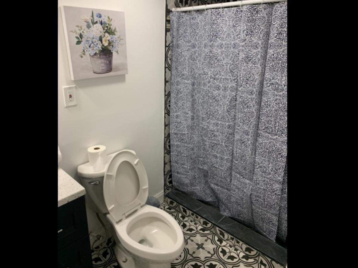 Brand New Bedroom With Tv Next Jhu ボルティモア エクステリア 写真